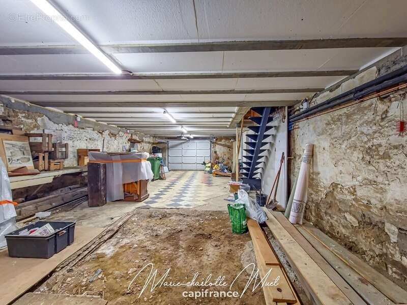 Maison à BAGE-LE-CHATEL