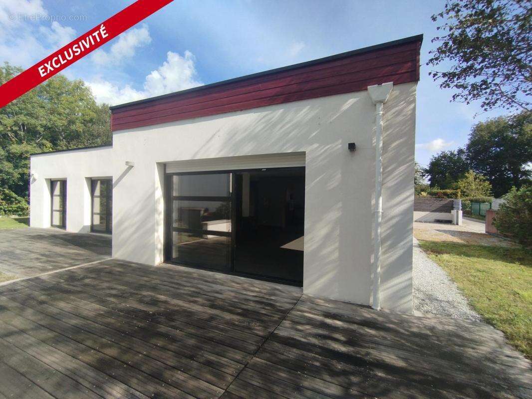 Maison à LA TRINITE-SURZUR