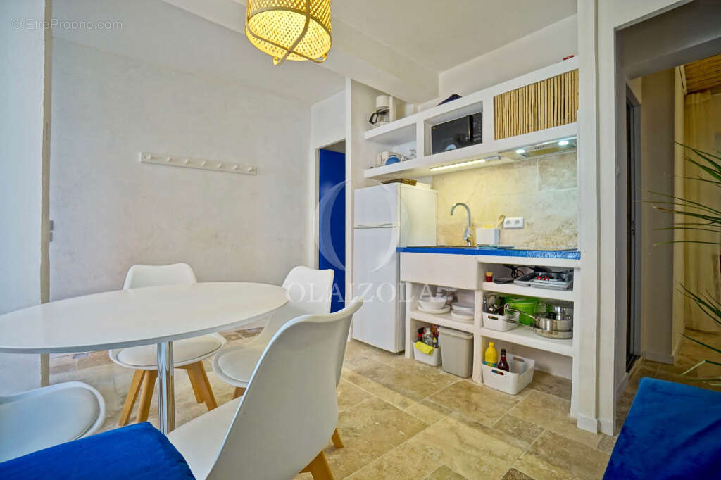 BIARRITZ HYPERCENTRE - T3 rénové de 38 m² avec 2 suites, à 400 m de la Grande Plage - photo 3