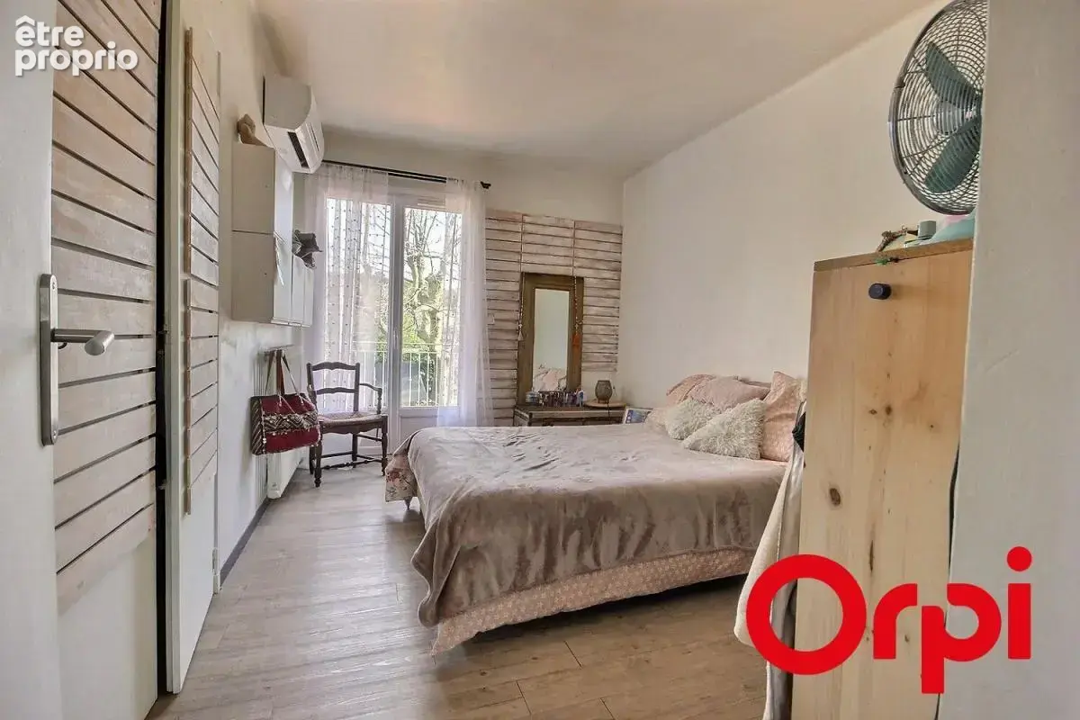 VILLA T6 (T4 + T2) sur 2700m² de terrain - Marseille 12ème - photo 12