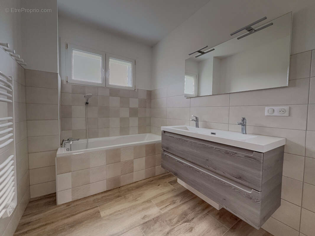 Maison à MONTECHEROUX