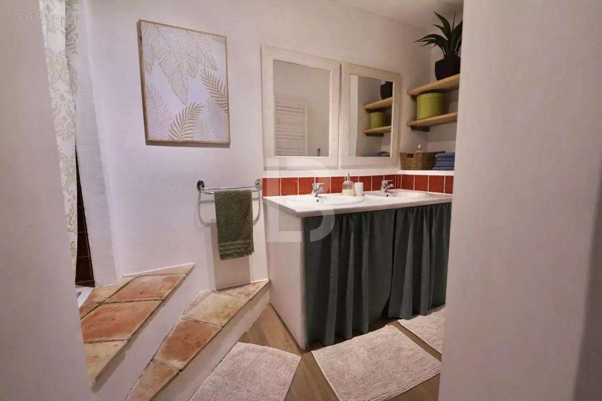 Maison à GREOLIERES