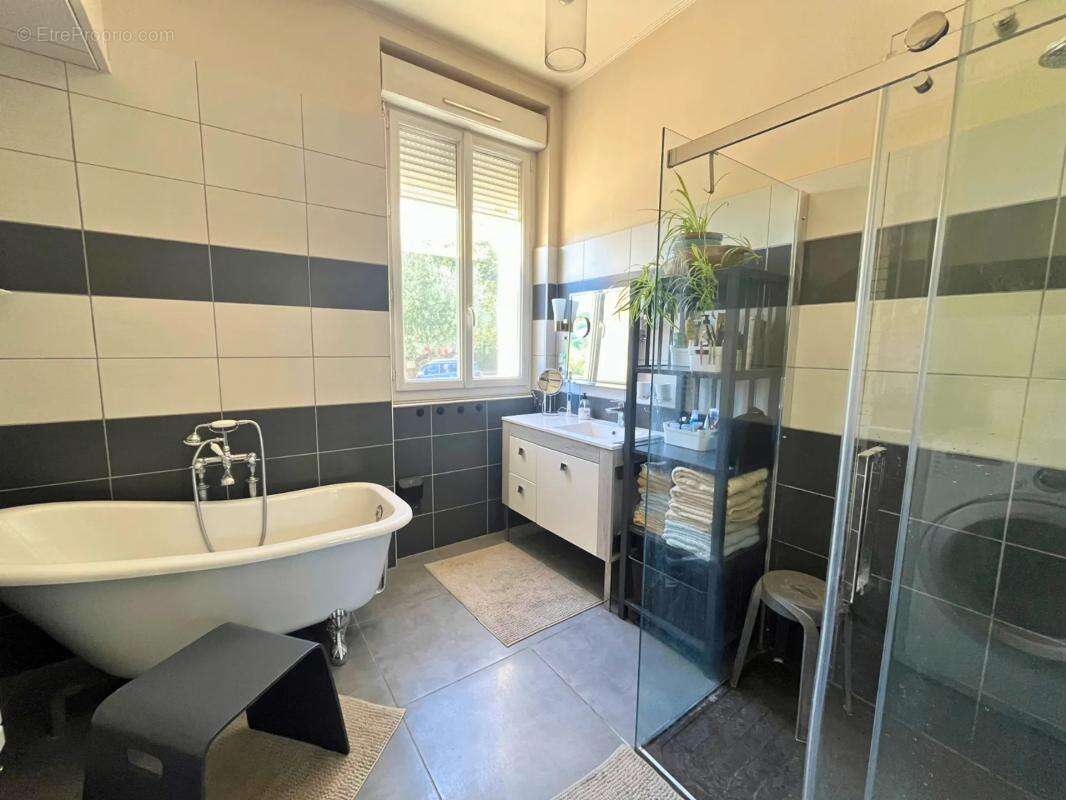 Maison à SAINT-VICTOR-DE-CESSIEU