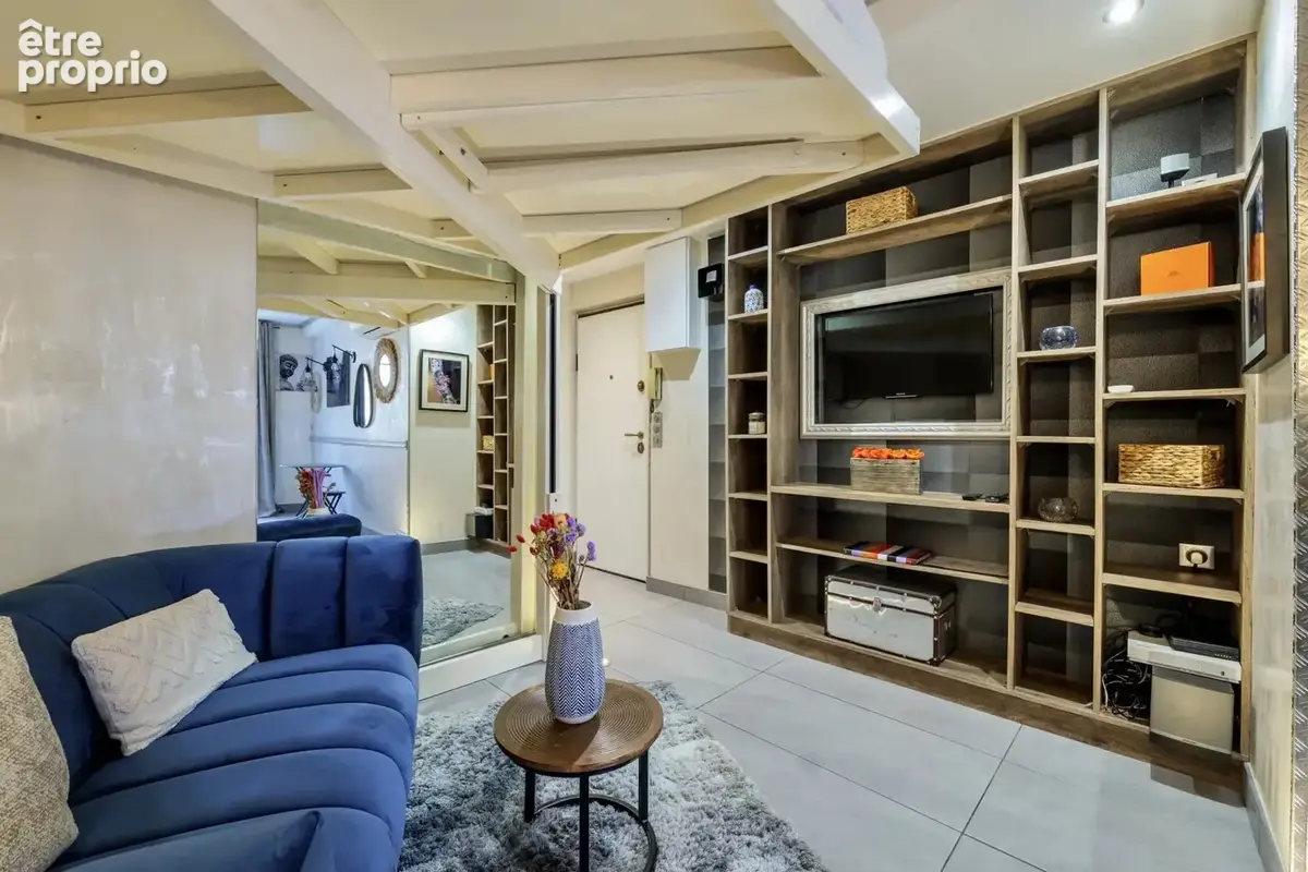 Nice Le Port- Grand studio rénové – Location saisonnière autorisée - photo 2