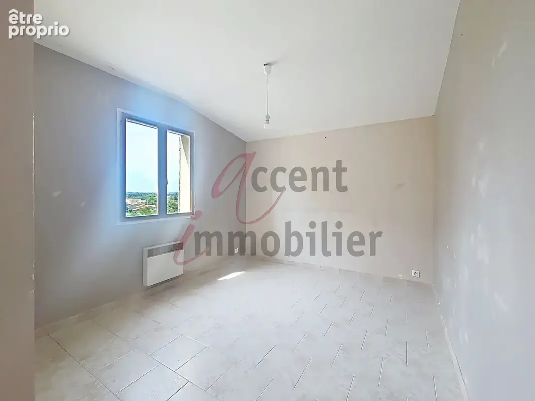Chateaurenard : Appartement avec 2 chambres, balcon - photo 12