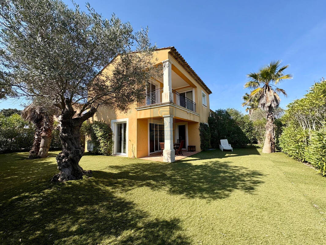 Maison à ROQUEBRUNE-SUR-ARGENS