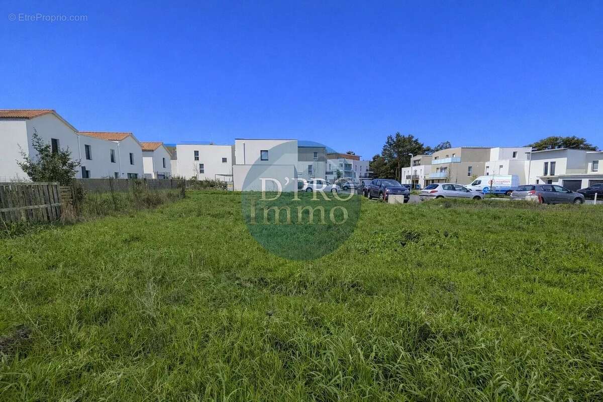 Terrain à LES SORINIERES