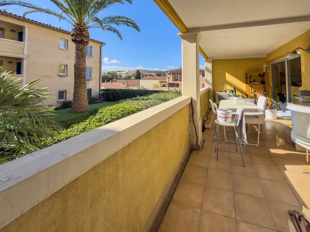 Appartement à LA LONDE-LES-MAURES