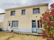 Maison à LES LANDES-GENUSSON