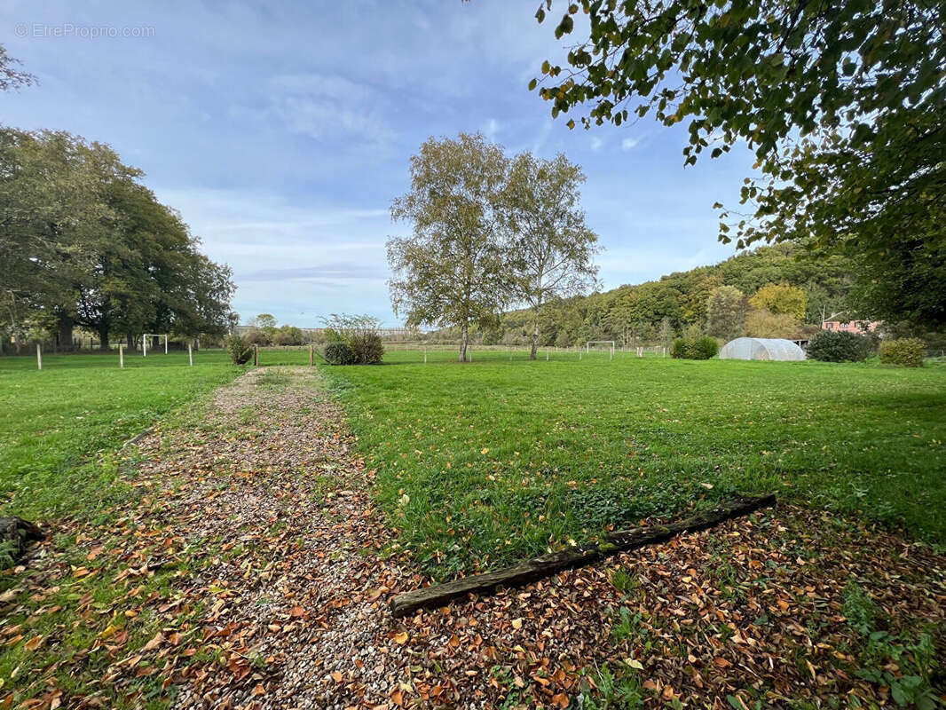 Immeuble région Bernay surface 2023 m2 - terrain 7600 m2 - photo 10