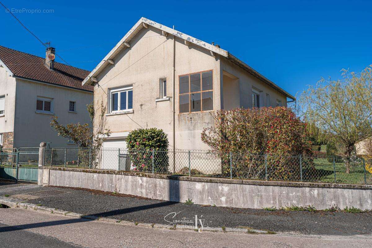 Maison à SAINT-YRIEIX-LA-PERCHE