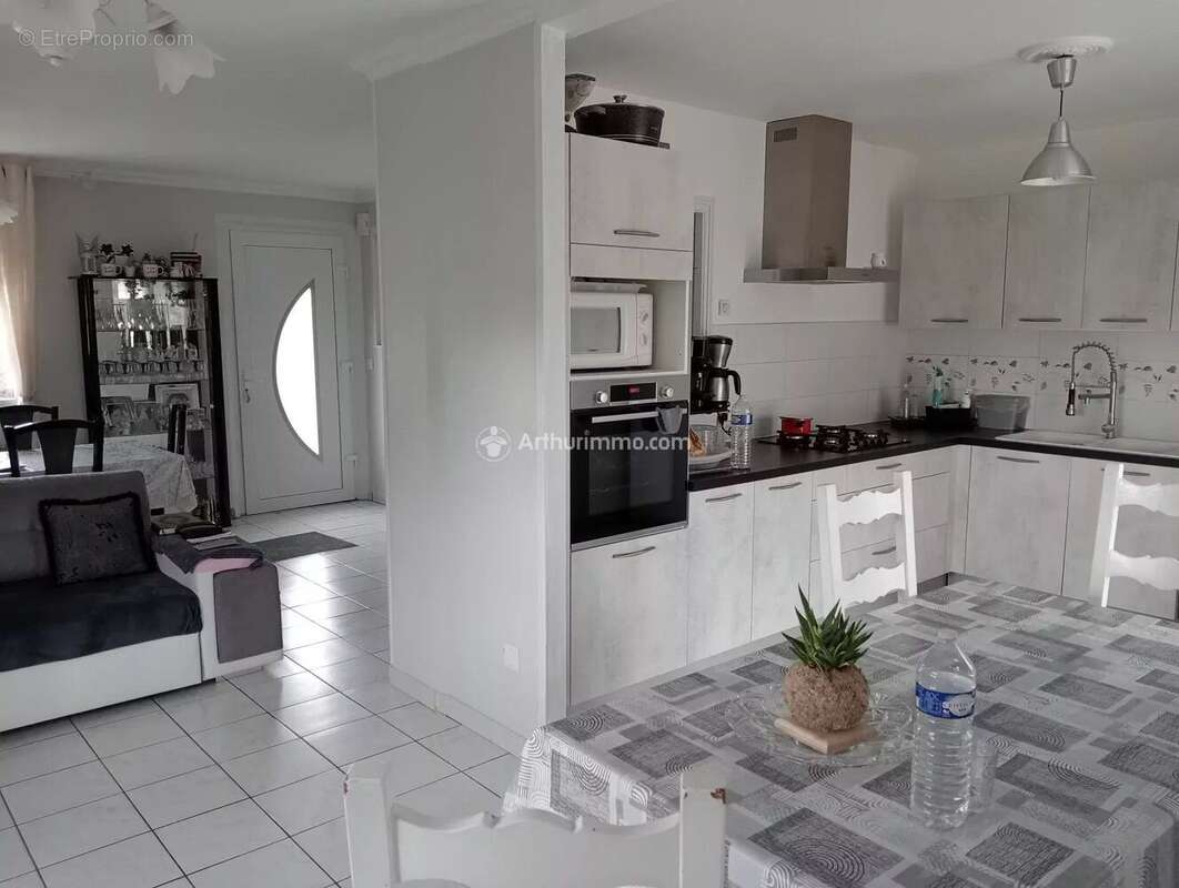 Maison à VILLAINES-LA-JUHEL