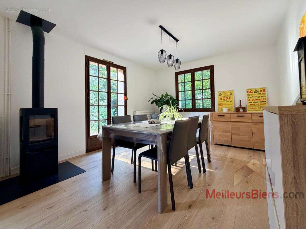 Maison familiale rénovée - 7 pièces - 5 chambres - Grand jardin - Lons-le-Saunier - photo 6