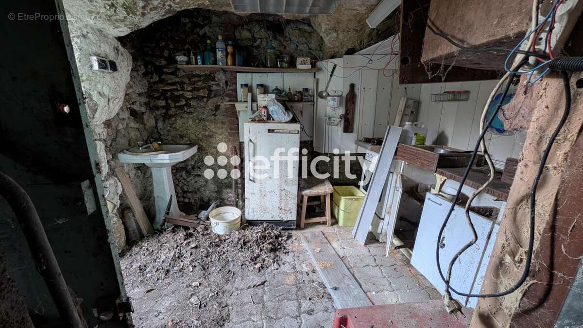 Parking à MONTLOUIS-SUR-LOIRE