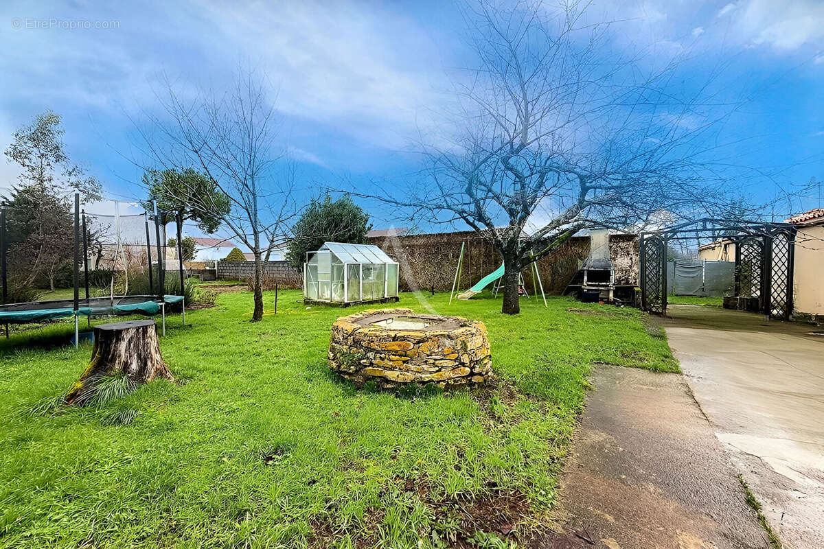 Maison à CHAMPAGNE-LES-MARAIS