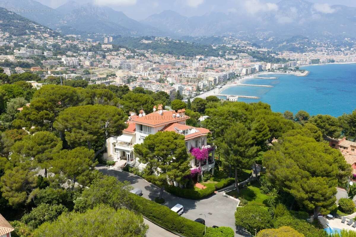 Appartement à ROQUEBRUNE-CAP-MARTIN
