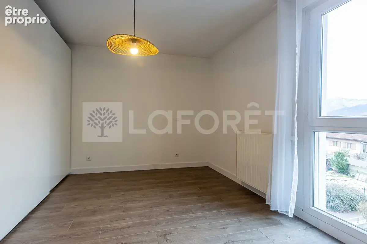 Agence immobiliere laforet - "carex" - annecy - seynod - appartement traversant t3 de 68m² - cave - balcon - photo 8