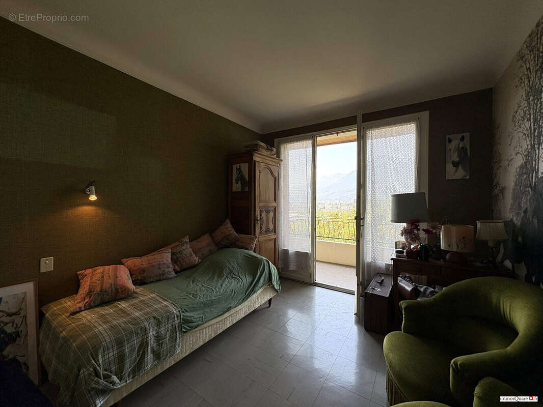 Maison 179 m² à Saint-Martin-Le-Vinoux  - photo 9