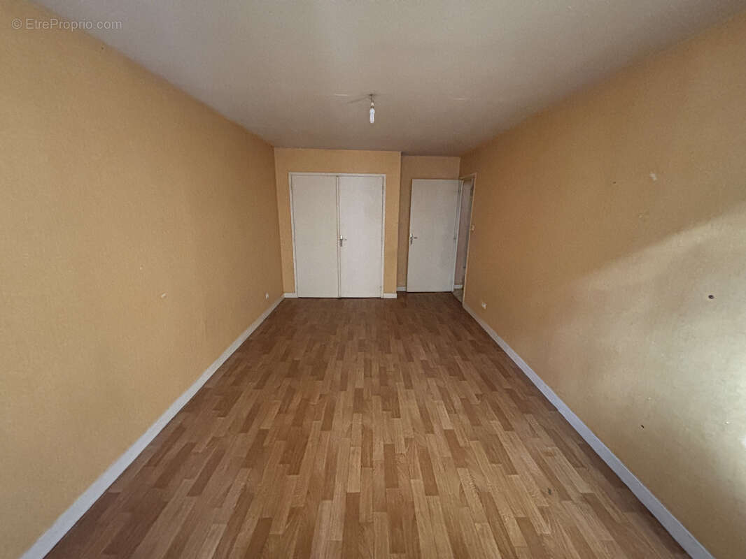 Commerce à SAINT-JUNIEN