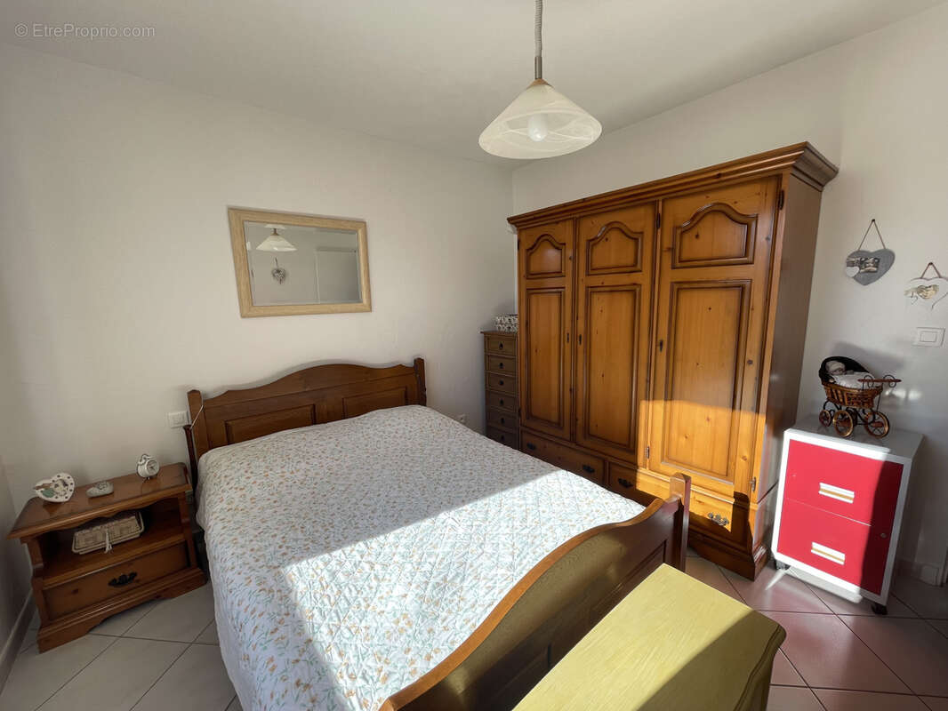 Maison à SAINT-LAURENT-DE-LA-SALANQUE