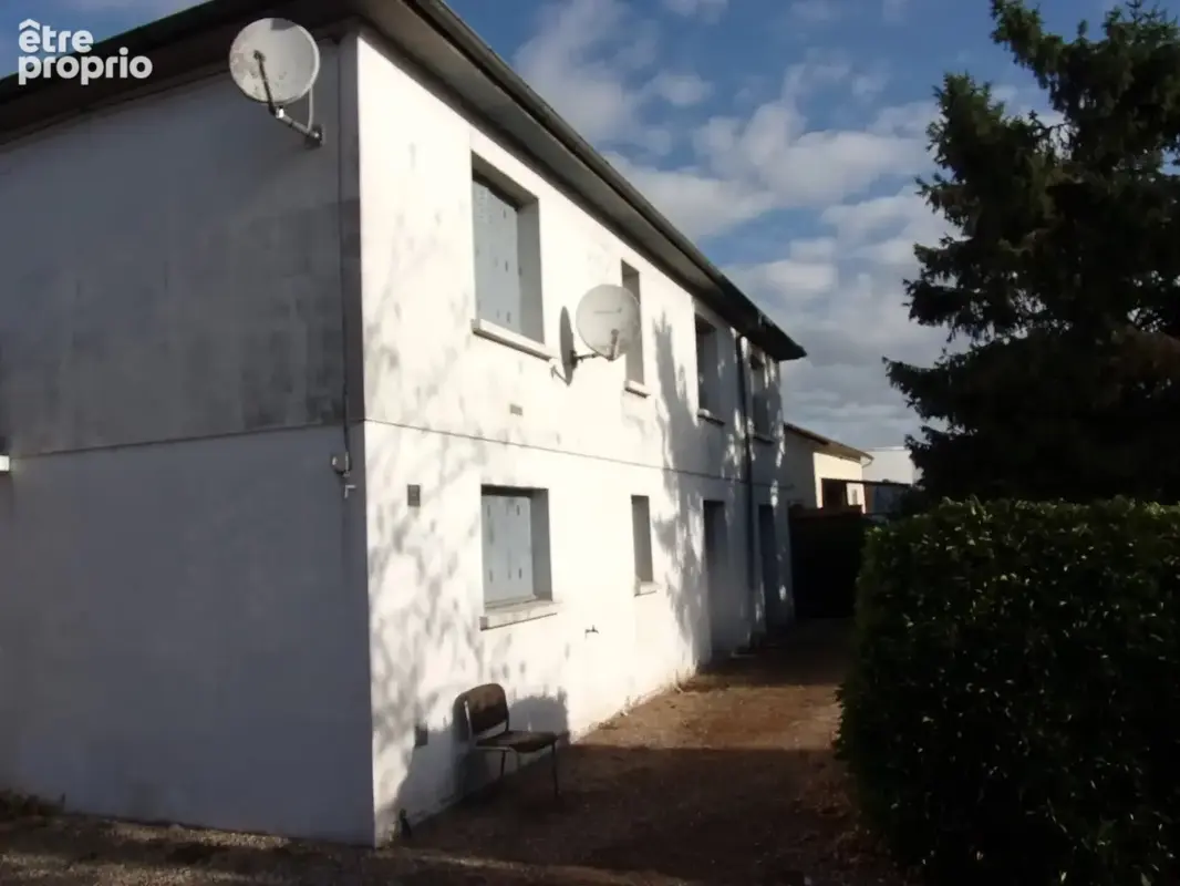 Moulins,  sur 572 m², Immeuble complet, à rénover - photo 2