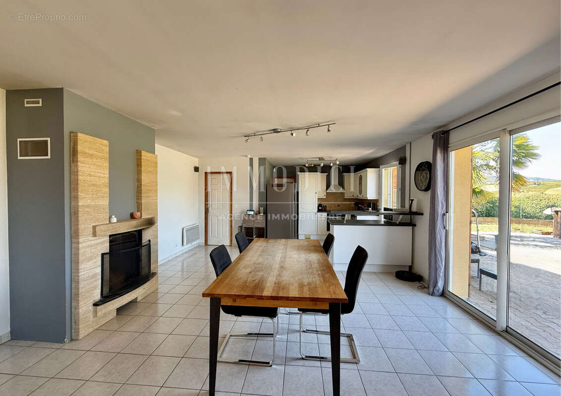 Villa familiale de plain-pied et sa jolie vue sur les collines - photo 7