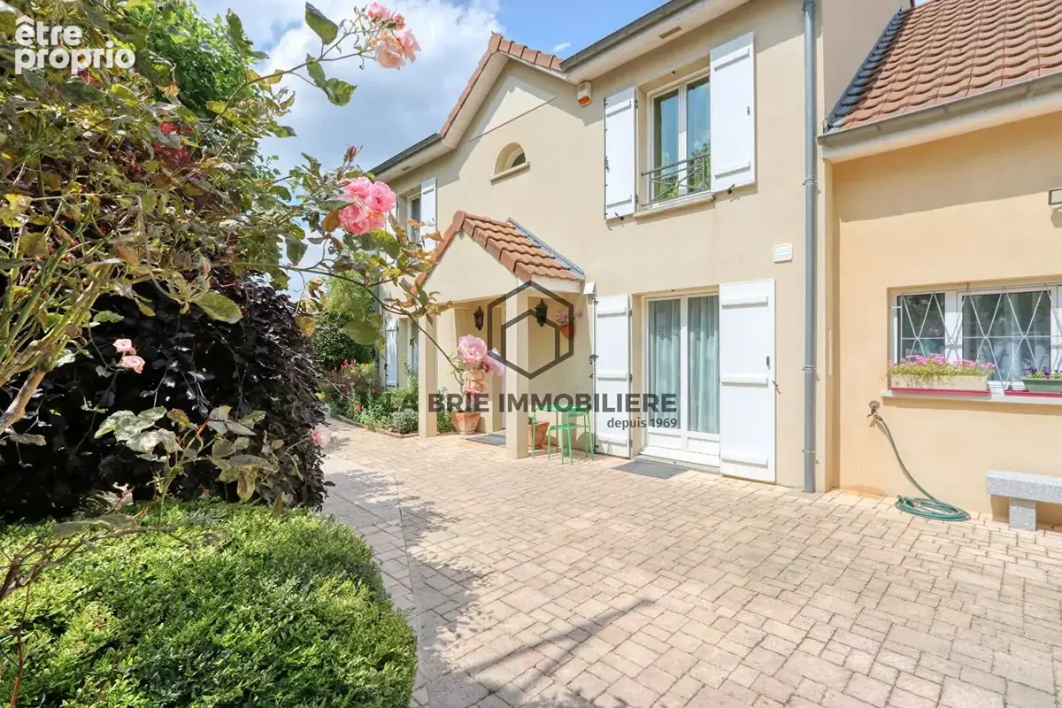 Maison 8 pièces 192 m² à vendre à Chevry-Cossigny (77173) - photo 4