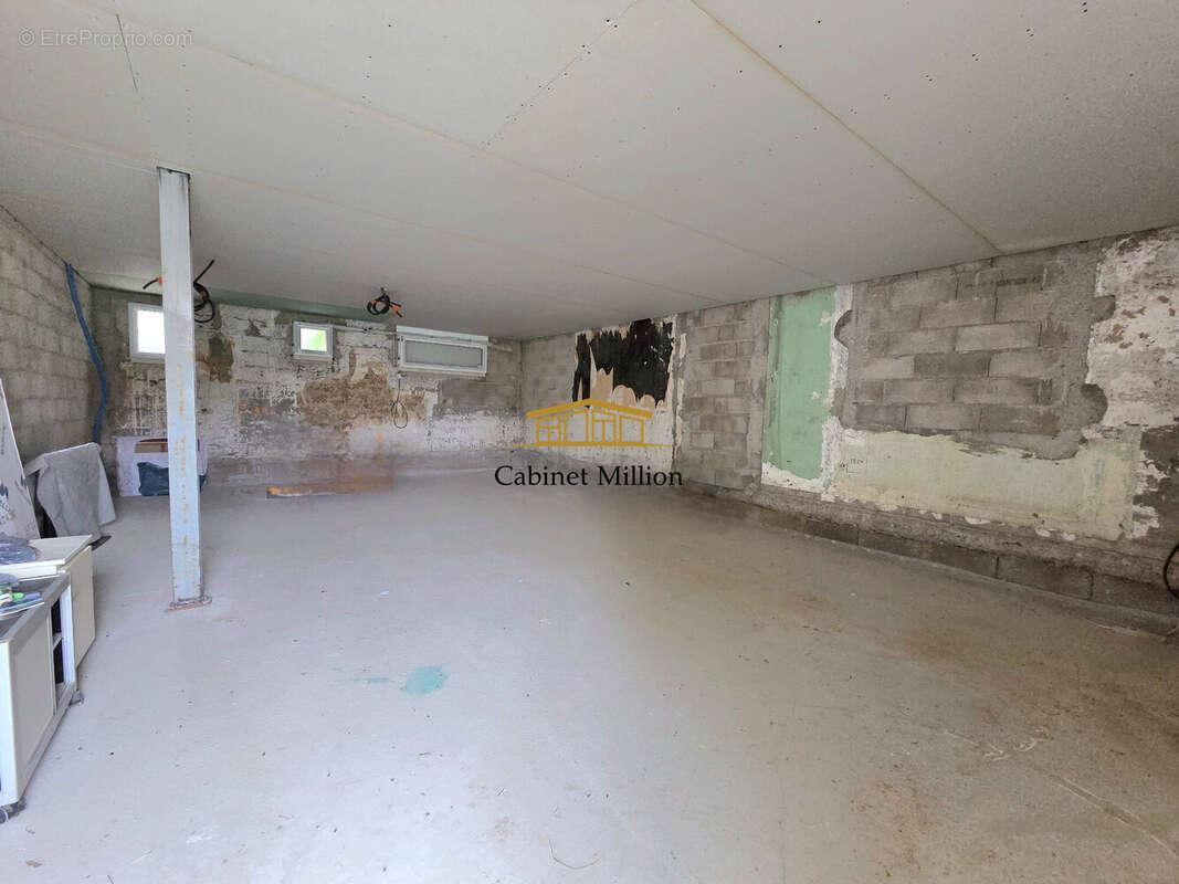 Maison à VIC-LA-GARDIOLE