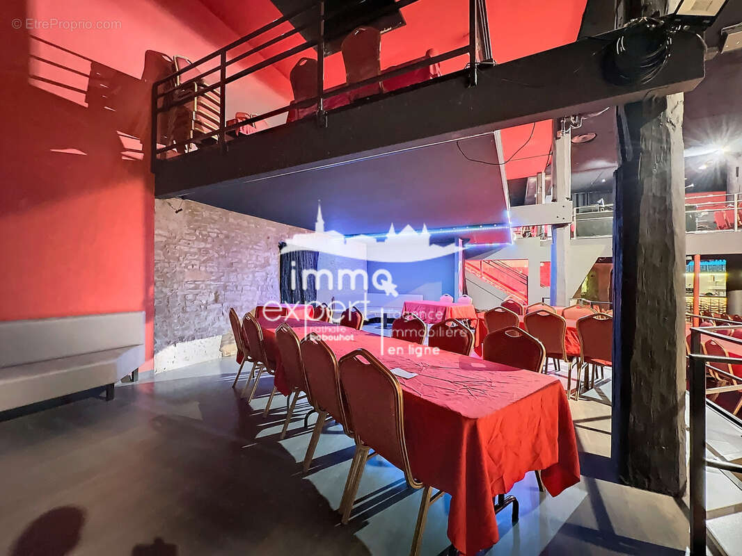 CHARMES   Murs commerciaux d'exception de 1 075 m2   Restaurant, Bar & Salle de Spectacle - photo 19