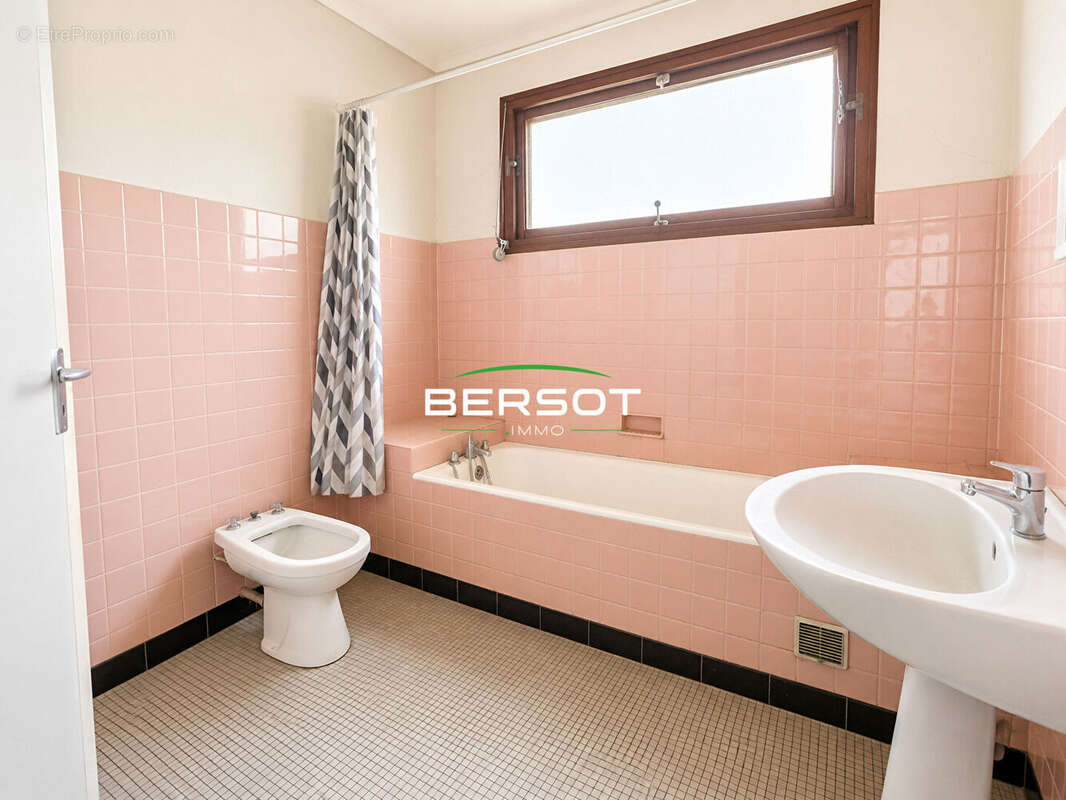 Maison 10 pièces sur grand sous-sol - photo 9