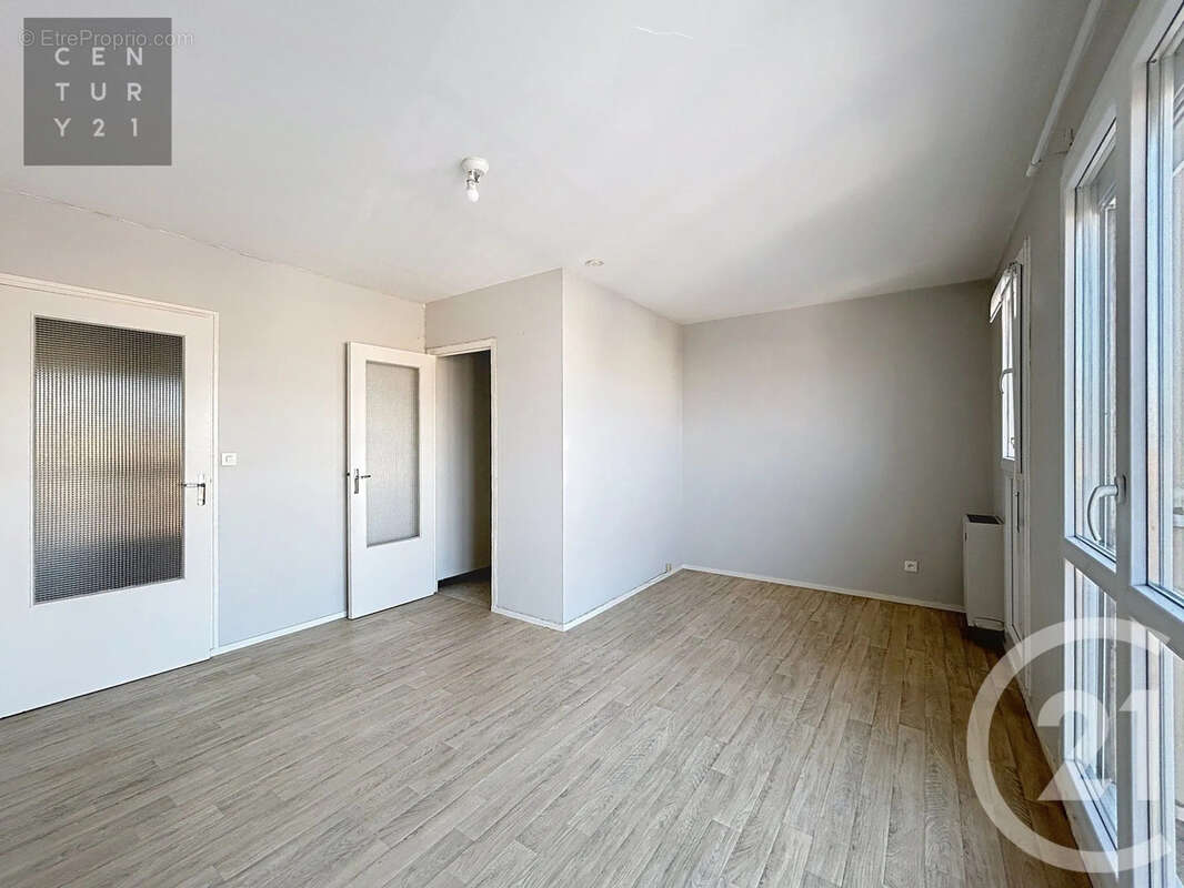 Appartement à SAINT-JULIEN-LES-VILLAS