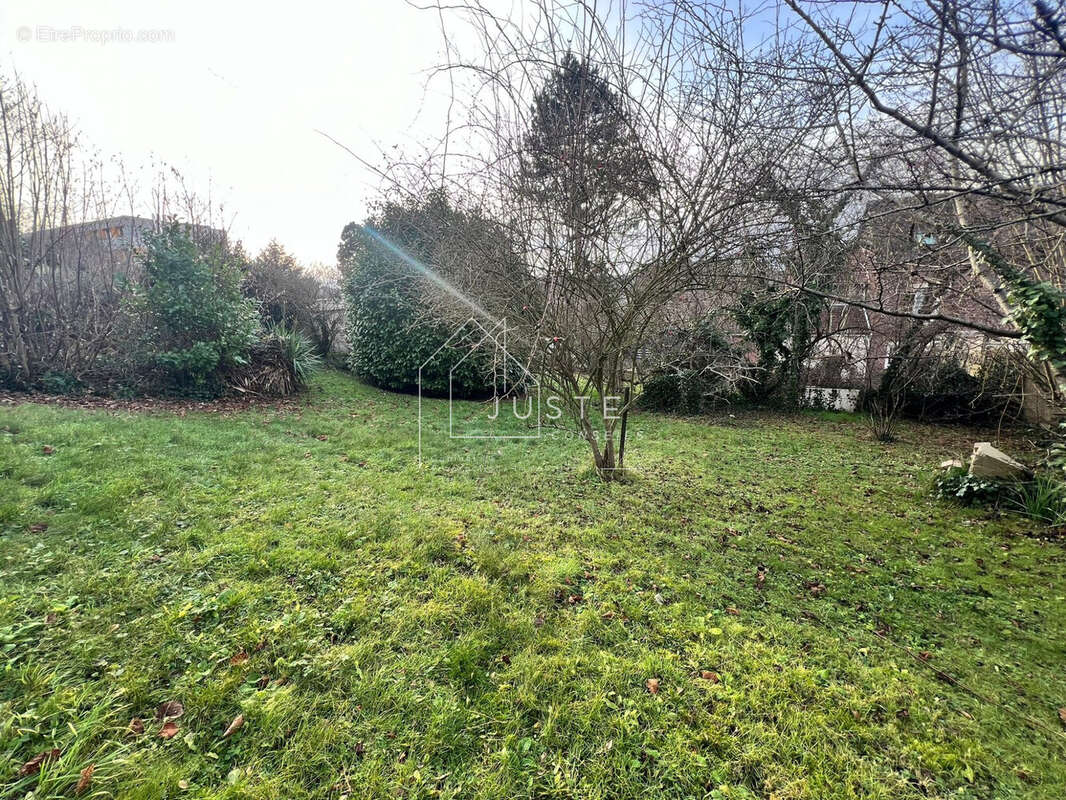 Terrain à DEVILLE-LES-ROUEN