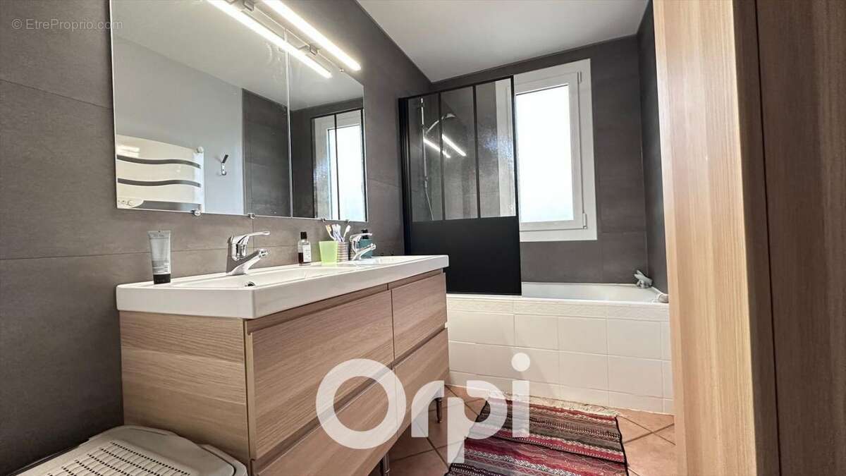 Appartement à VILLARD-BONNOT