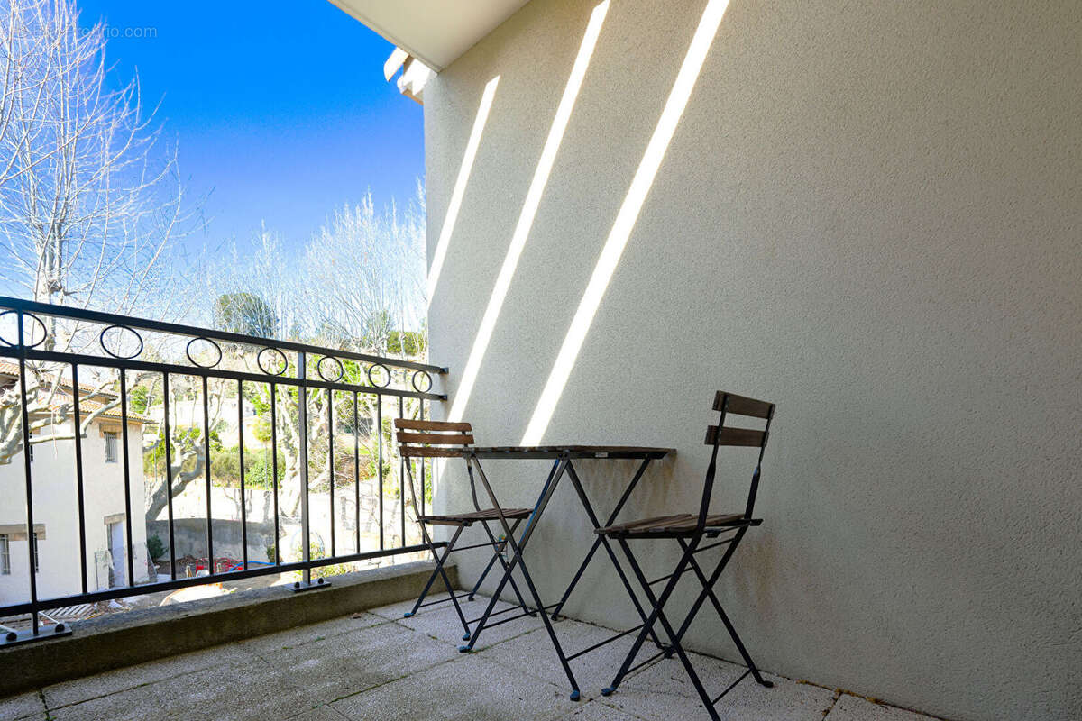 T2 -Saint Chamas - ascenseur - parking - terrasse - photo 2