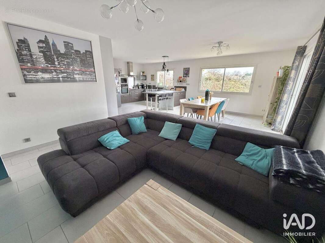 Maison 110 m² à Saint-Pierre-Lafeuille  - photo 6