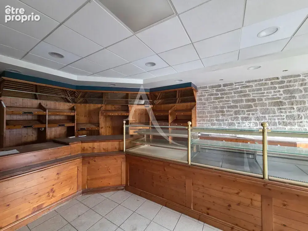 Local commercial avec appartement indépendant. - photo 2