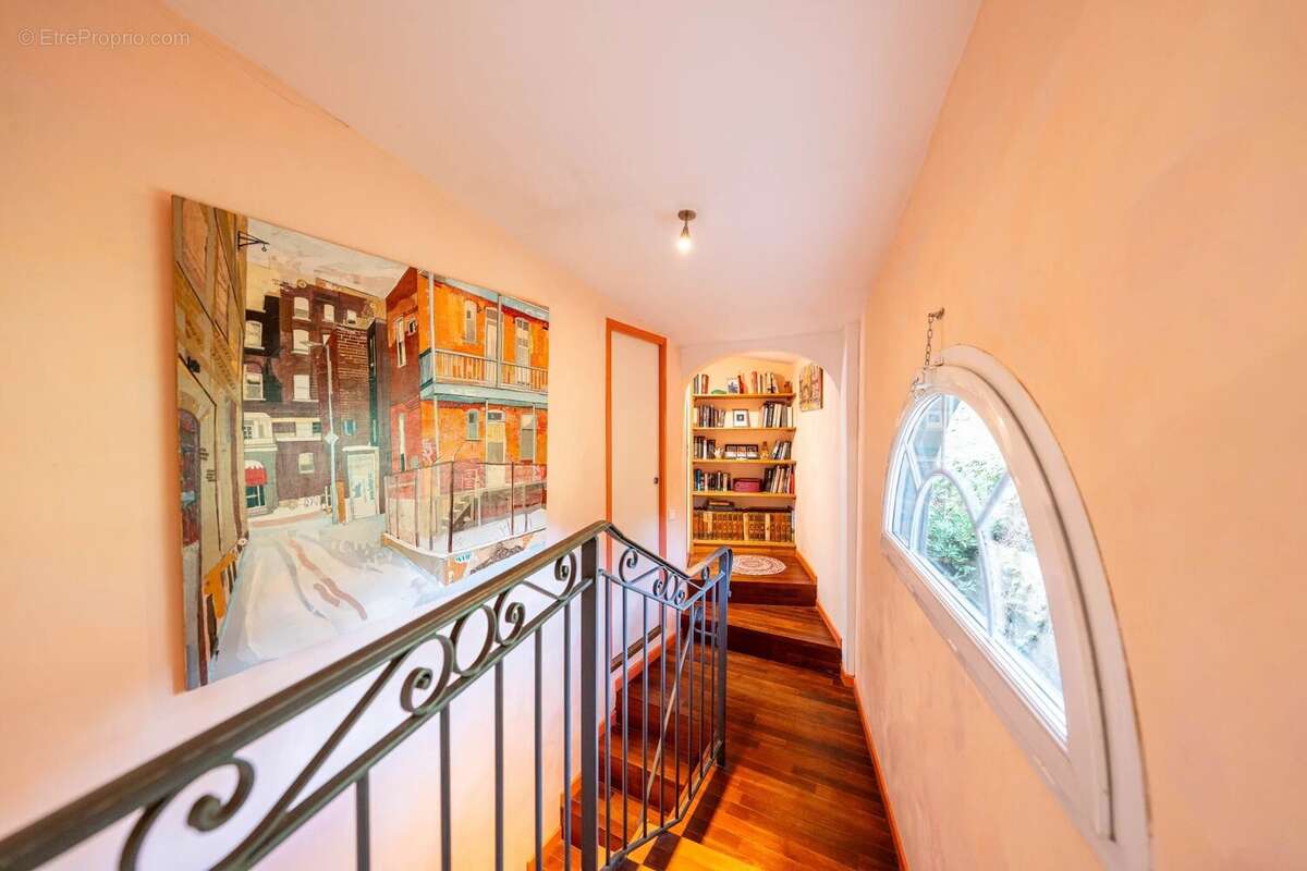 Cannes croix des gardes - maison de caractere – beaux volumes - photo 7