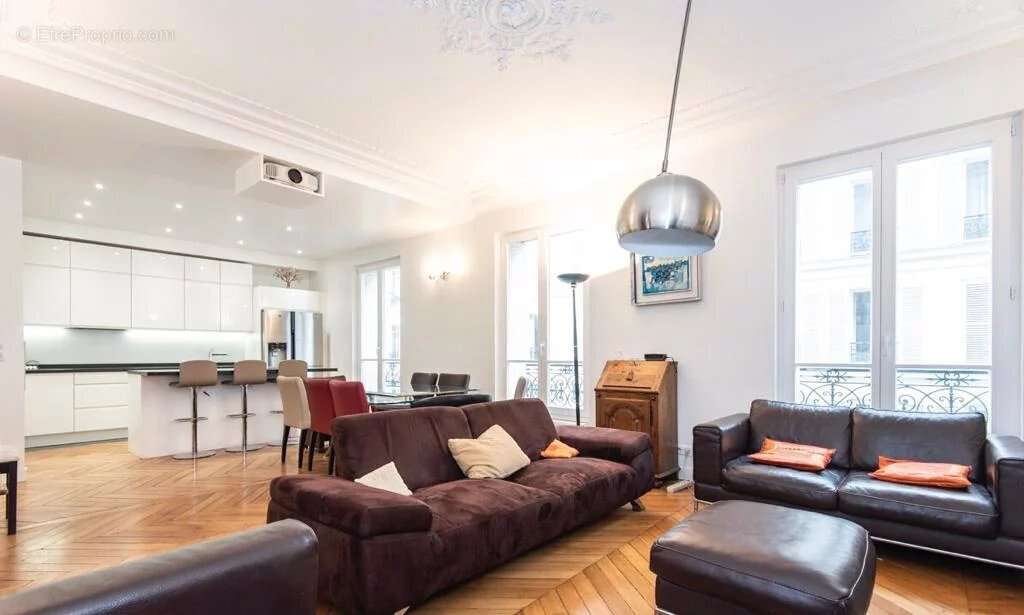 Appartement à NEUILLY-SUR-SEINE