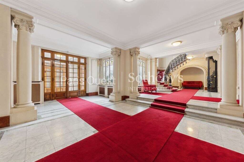 Appartement à PARIS-8E