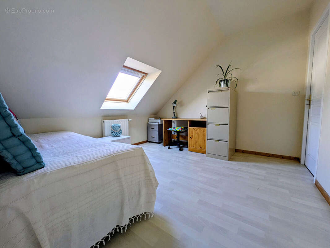 Maison à LA VILLE-AUX-DAMES