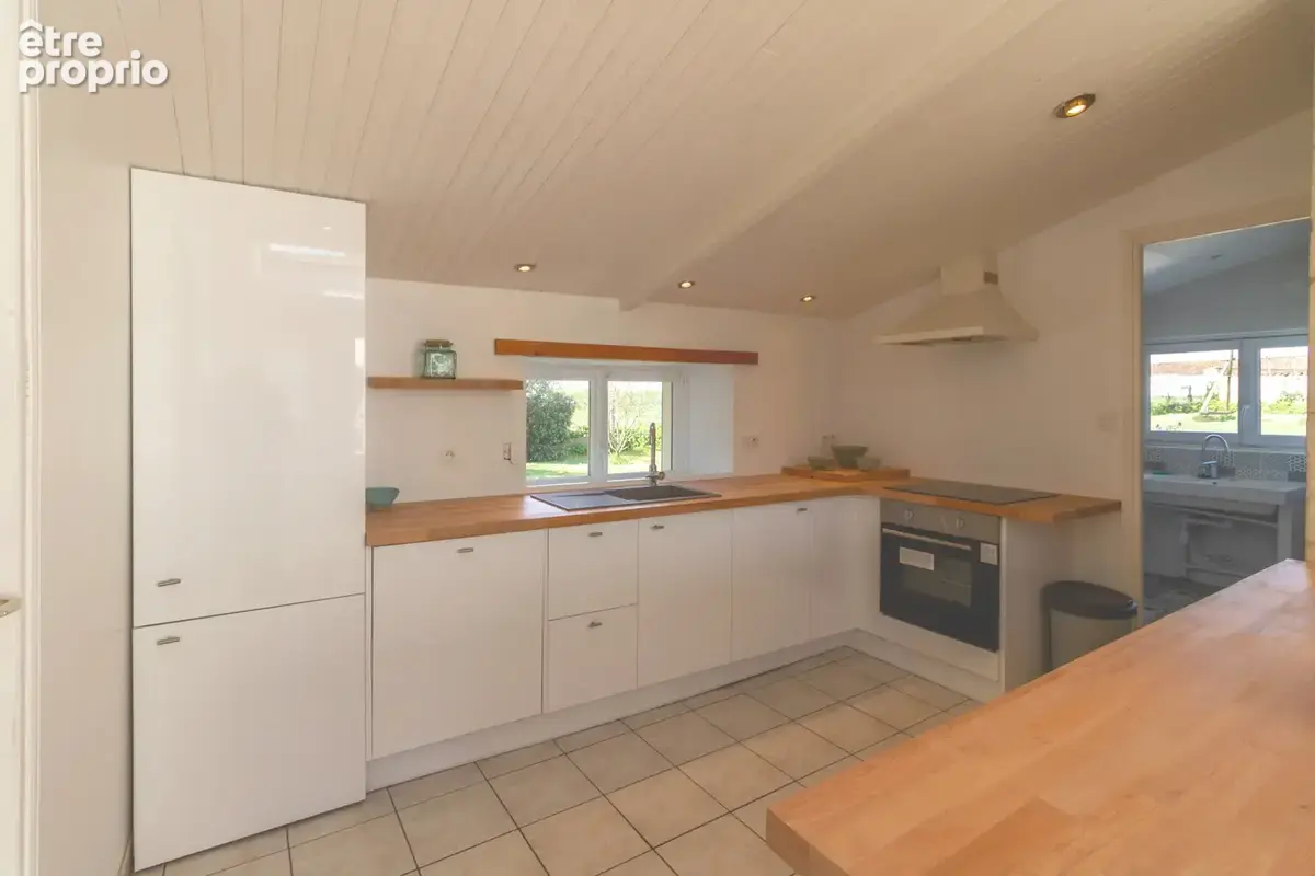 Maison de village, 5 chambres, 3 salles d'eau, dépendances, garage, jardin - photo 2