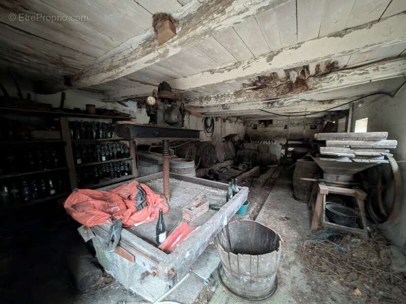 Plouay en campagne bâtiment en pierre sous ardoise et bac acier de 75m² parcelle de 380m² - photo 8