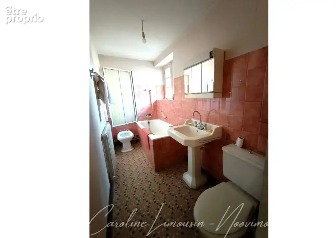 Maison 4 chambres + locatif + maison a renover - centre bour - photo 10