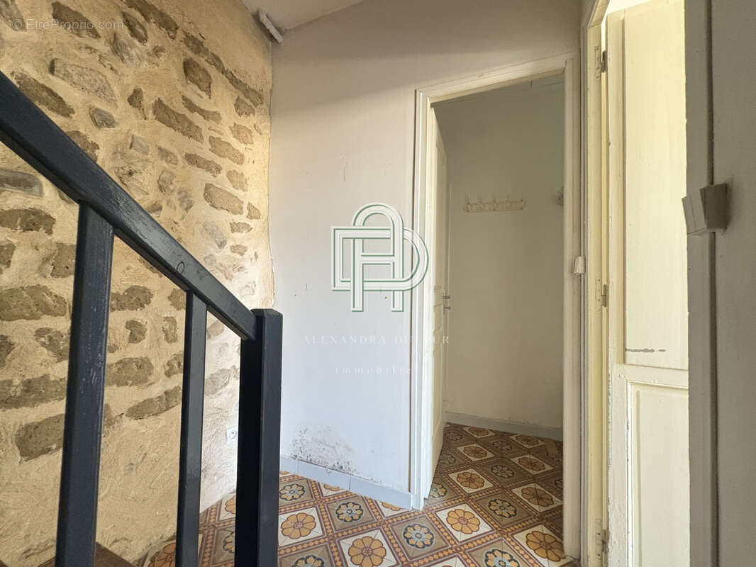 Maison à OUVEILLAN