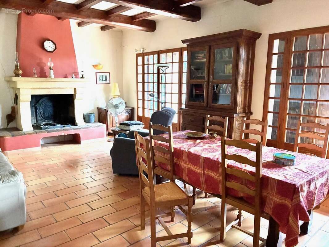 Maison à VAUVENARGUES