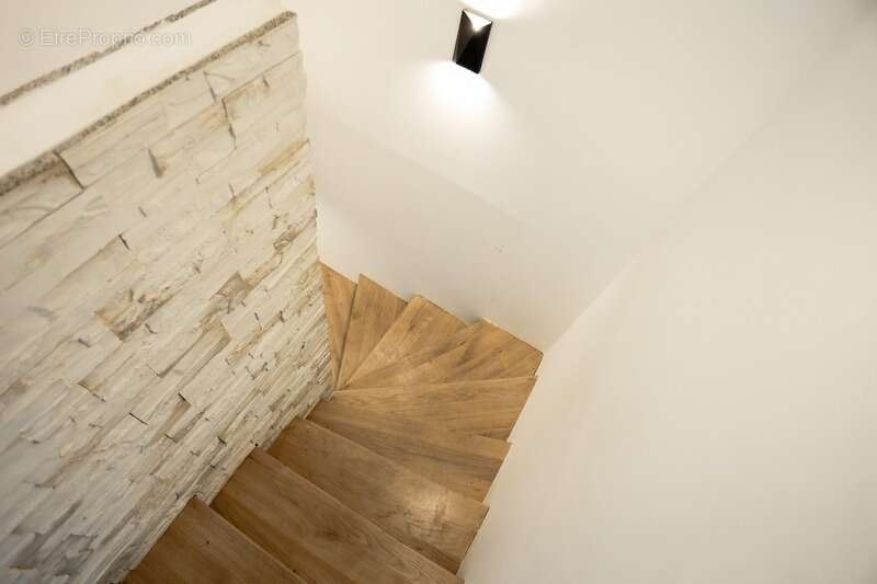 Maison 5 pièces - 137 m² - SAINT MAURICE (63270) - 405 000 euros - photo 9