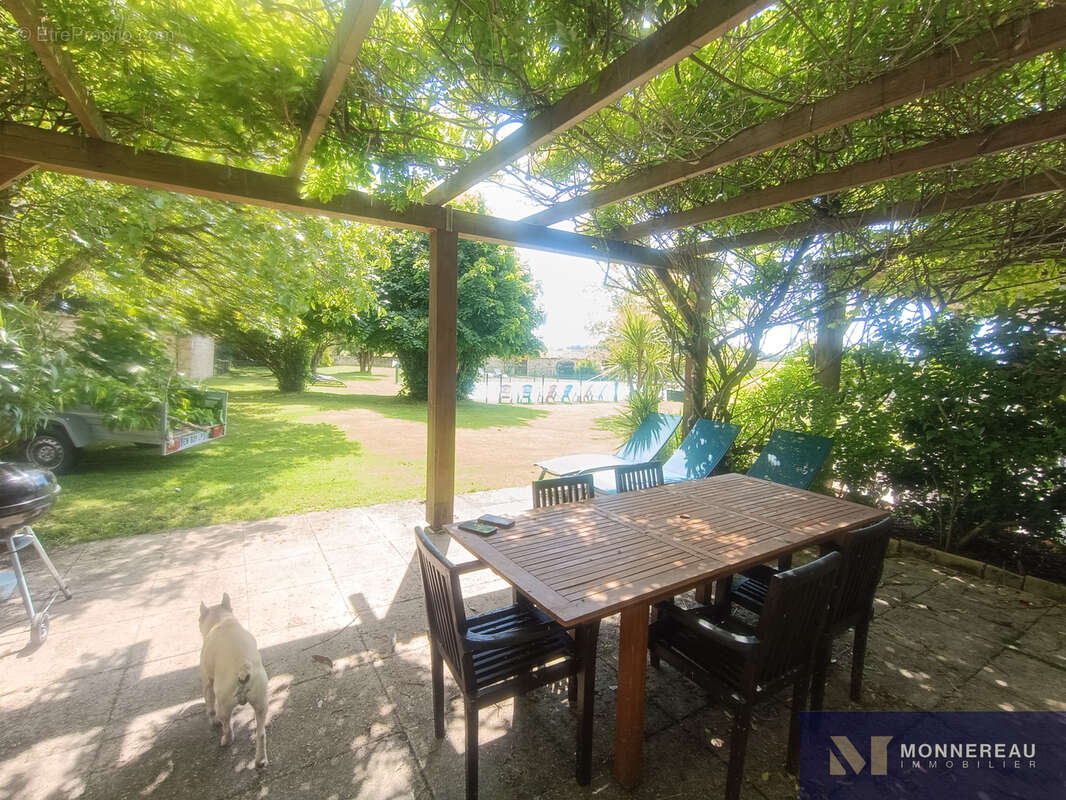 Maison à MORTAGNE-SUR-GIRONDE