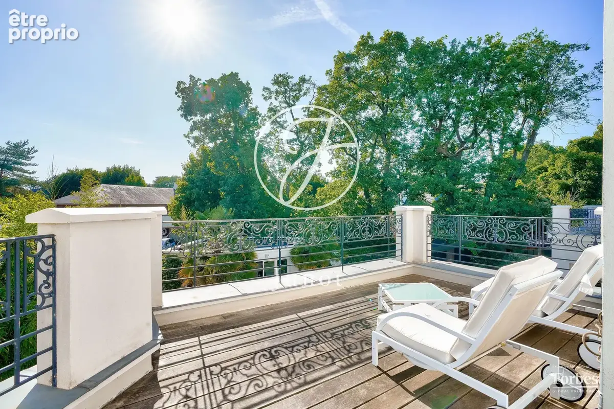 Le Vésinet - SUD - Maison - 6 chambres - 300m² - Terrain 1800m² avec piscine. - photo 18