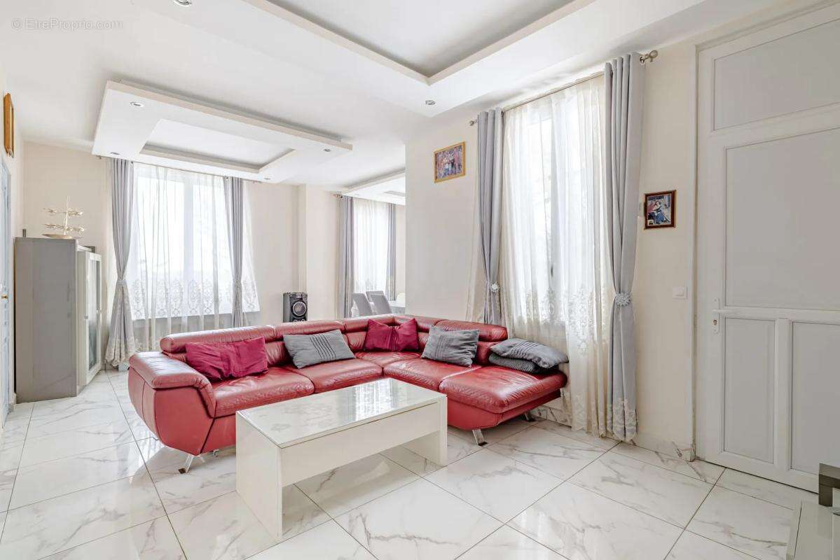 Maison à LE THILLAY