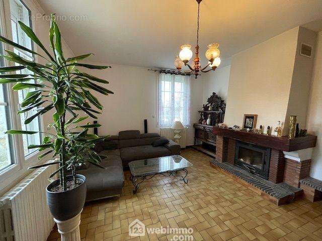 Maison à CUISE-LA-MOTTE